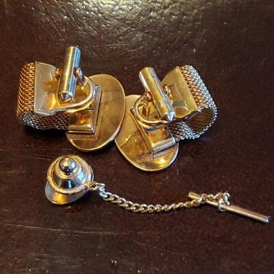 Lot 109: 2 Sets of Cufflinks & Tiebar/Pin