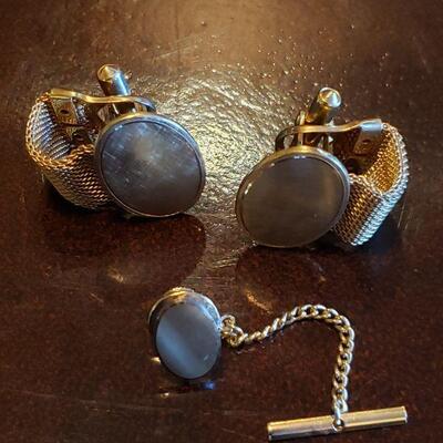 Lot 109: 2 Sets of Cufflinks & Tiebar/Pin
