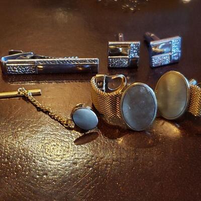 Lot 109: 2 Sets of Cufflinks & Tiebar/Pin