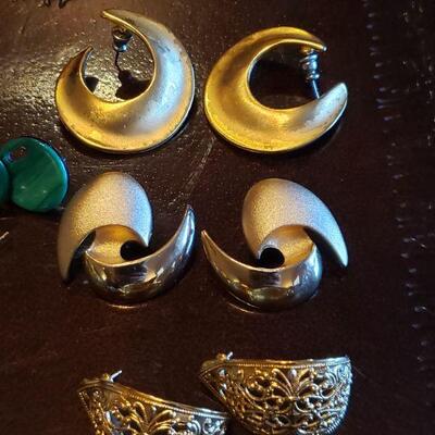 LOT 116: Earrings lot (For Pierced Ears)