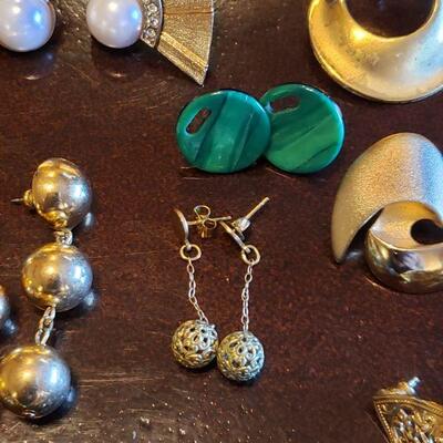 LOT 116: Earrings lot (For Pierced Ears)