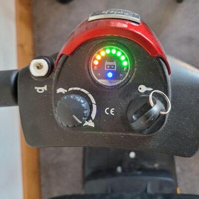 Lot #126: PRIDE GO GO Mobility Scooter w/ Charger TESTED A+