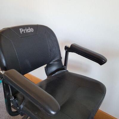 Lot #126: PRIDE GO GO Mobility Scooter w/ Charger TESTED A+