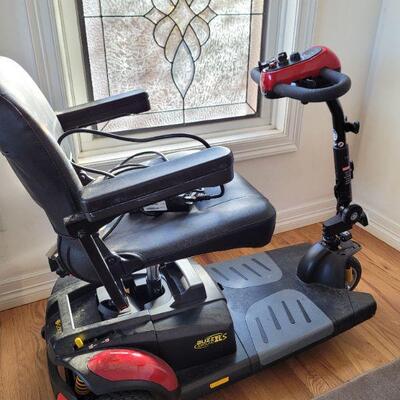 Lot #135: GOLDEN BUZZ AROUND XL Mobility Scooter w/ charger TESTED A+