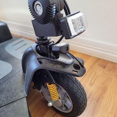 Lot #135: GOLDEN BUZZ AROUND XL Mobility Scooter w/ charger TESTED A+