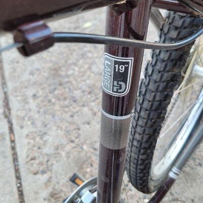 Lot #136: DIAMONDBACK "WILDWOOD" Large Adult CruiserBicycle 