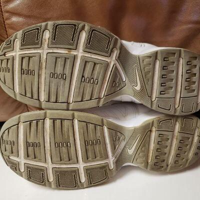 Lot #157: Womens Shoes size 8 (Nike & Reebok)