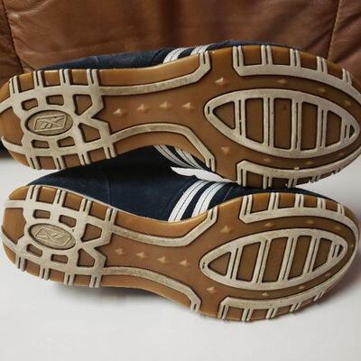 Lot #157: Womens Shoes size 8 (Nike & Reebok)