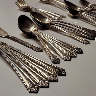 Lot #159: Assorted Vintage Silverplated Flatware (39 pics total)