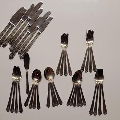 Lot #159: Assorted Vintage Silverplated Flatware (39 pics total)