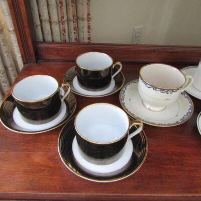 LOT 105  COLLECTION OF FINE CHINA CUPS AND SAUCERS