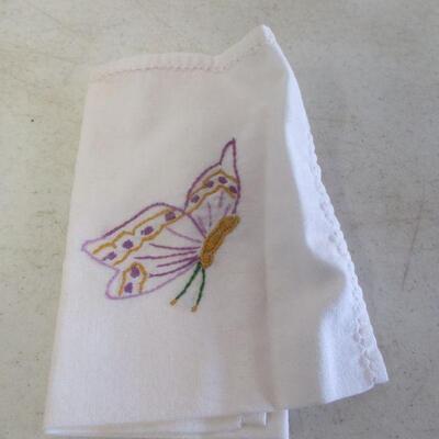 Lot 118 - Vintage Hand Embroidered Cloth Napkins 
