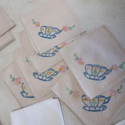 Lot 118 - Vintage Hand Embroidered Cloth Napkins 