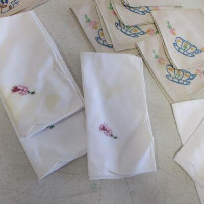 Lot 118 - Vintage Hand Embroidered Cloth Napkins 