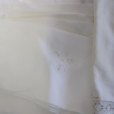 Lot 120 - Vintage Cloth Linen