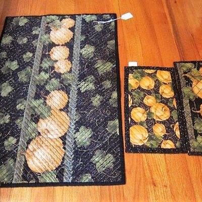 Table runner/hot plate