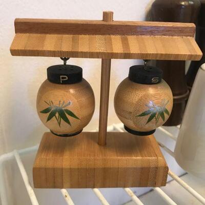 Variety of Vintage Salt and Pepper Shakers (17)