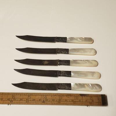 Lot 161: Vintage Landers Frary & Clark Ã¦tna works Knives (5)