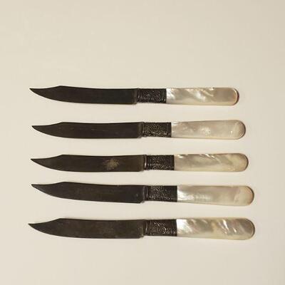Lot 161: Vintage Landers Frary & Clark Ã¦tna works Knives (5)