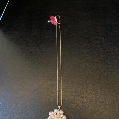 Fashion Pearl and Crystal Pendant 
