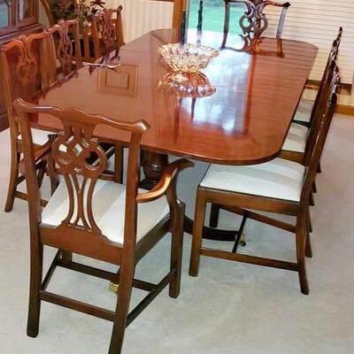 MAHOGANY TABLE SET TABLE WITH 8 CHAIRS 