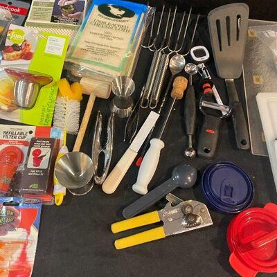 Lot 44 - Kitchen Items (Cutting boards, cheese grater, cheesecake 'grip it', tea infuser, grill cleaning tools and much more!)