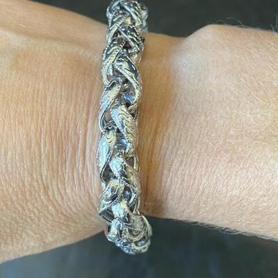 9” Fashion Silver Tone Twisted Link Bracelet 