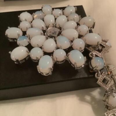 STUNNING VALESKA NECKLCE BROOCH