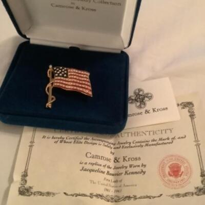 BEAUTIFUL PATRIOTIC CAMROSE & KROSS FLAG PIN R-S