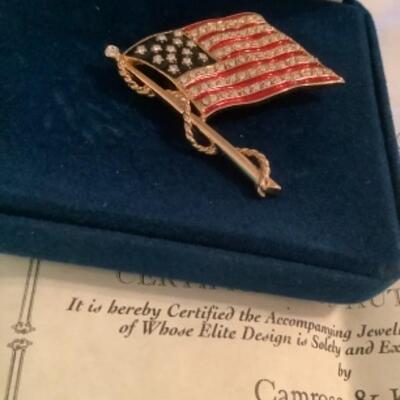 BEAUTIFUL PATRIOTIC CAMROSE & KROSS FLAG PIN R-S