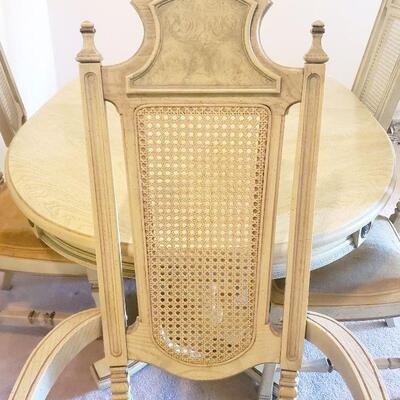 FRENCH PROVENTIAL DINING TABLE W/ CHAIRS 