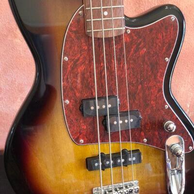 Ibanez Electric TMB100 Electric Bass Guitar in Like New Condition with Stand