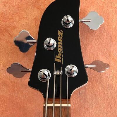 Ibanez Electric TMB100 Electric Bass Guitar in Like New Condition with Stand