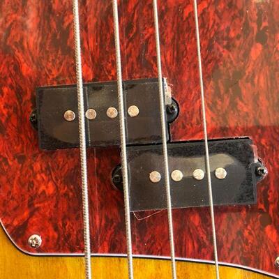 Ibanez Electric TMB100 Electric Bass Guitar in Like New Condition with Stand