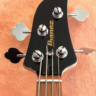 Ibanez Electric TMB100 Electric Bass Guitar in Like New Condition with Stand