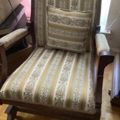 ANTIQUE ROCKING CHAIR