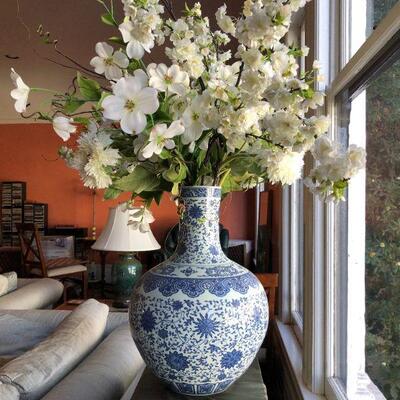 Antique Chinese Qianlong Blue and White Porcelain Vase