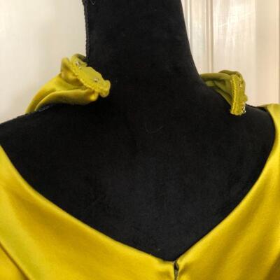 Show Stopping Vera Wang Gold Silk High-Low Gown with Long Train Size 8