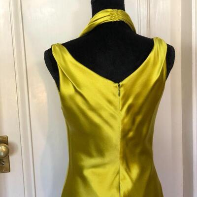 Show Stopping Vera Wang Gold Silk High-Low Gown with Long Train Size 8