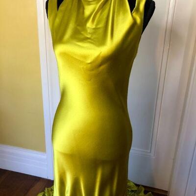 Show Stopping Vera Wang Gold Silk High-Low Gown with Long Train Size 8