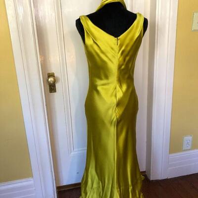 Show Stopping Vera Wang Gold Silk High-Low Gown with Long Train Size 8