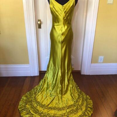 Show Stopping Vera Wang Gold Silk High-Low Gown with Long Train Size 8