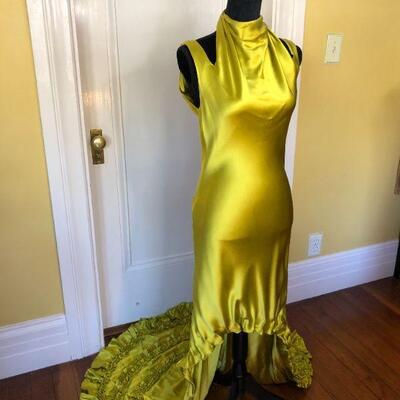 Show Stopping Vera Wang Gold Silk High-Low Gown with Long Train Size 8