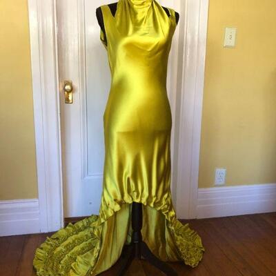 Show Stopping Vera Wang Gold Silk High-Low Gown with Long Train Size 8