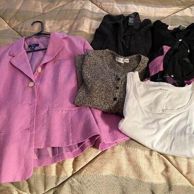 B101: Lot of Extra Large Clothes