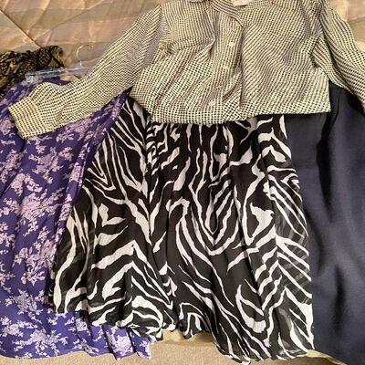 B104: Lot of Clothes in Size 6-8