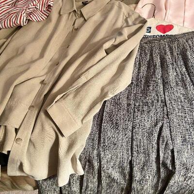B106: Lot of Clothes in Size 14