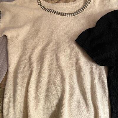 B107: Lot of Sweaters size M