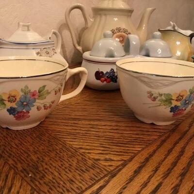 Vintage Mix of Kitchen Decor (64)