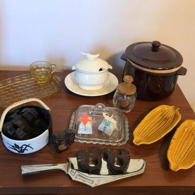 Vintage Mix of Kitchen Miscellaneous Items (65)